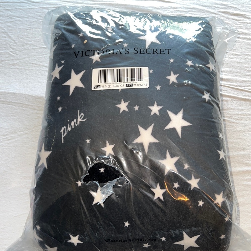 Pink Victorias Secret Brand New In Plastic Blanket😴😴😴🌸